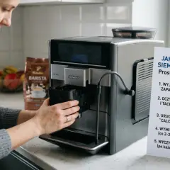 Kobieta wyjmuje moduł zaparzający z ekspresu Siemens EQ6. Obok instrukcja "Jak czyścić ekspres Siemens EQ6 / EQ6 plus?", wskazująca na odkamienianie ekspresu.