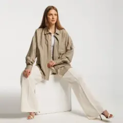 Smart casual dla kobiet: Gotowe stylizacje na każdą okazję
