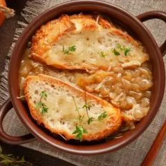 Soupe à l'oignon gratinée : ma recette infaillible et astuces