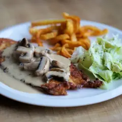 Z czym sos grzybowy? Odkryj idealne połączenia na obiad