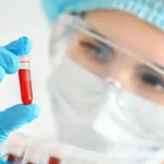 Laboratorium mikrobiologiczne: Czym się zajmuje i jak chroni Cię?