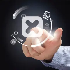 Dedo pulsa un icono de "X" rodeado de símbolos financieros. ¿Qué gastos hay cuando terminas de pagar la hipoteca?