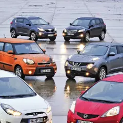 Kolekcja aut azjatyckich marek: pomarańczowy Kia Soul, biały Hyundai, czerwony Honda Jazz, szary Nissan Juke i dwa SUV-y Kia Sportage oraz Toyota RAV4.
