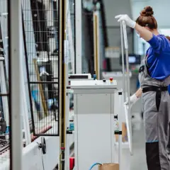 Jak to jest zrobione okna – poznaj sekrety ich produkcji i materiałów