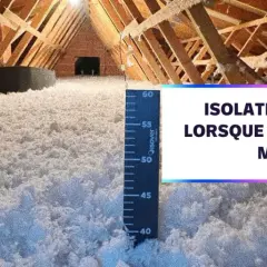 Isolation de combles avec de la laine de coton. L'humidité présente un danger pour cet isolant.