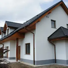 Jakie kolory elewacji najlepiej pasują do okien złoty dąb?
