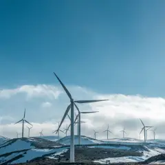 Ile prądu pobiera wiatrak? Sprawdź, jak oszczędzać na rachunkach za energię