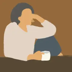 Eine Person sitzt allein mit einer Tasse Kaffee, die Arme um die Knie geschlungen. Die Haltung und der Ausdruck deuten auf eine lieblose Ehe im Alter hin, voller Einsamkeit.