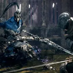 Zwei Ritter in Rüstung kämpfen in einer Ruine. Der eine trägt ein blaues Tuch, der andere ein Schwert. Ein Kampf wie in Dark Souls 4.