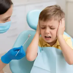 Jak zwracać się do dentysty? Mów, pytaj i czuj się pewnie!