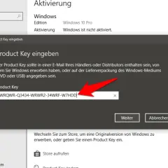 Windows 10 Key eingeben: Ein Fenster fordert zur Eingabe des Product Keys auf, um Windows zu aktivieren. Der Schlüssel ist bereits im Feld sichtbar.