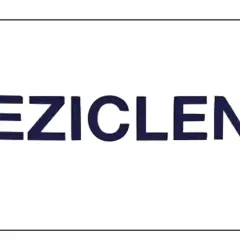 Logo EZICLEN. Nazwa marki widoczna na białym tle.