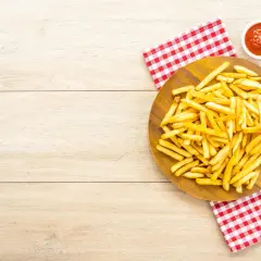 Ile smażyć frytki we frytkownicy, aby były idealnie chrupiące?