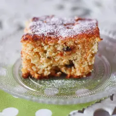 Wilgotne ciasto marchewkowe, idealne na deser. Ten przepis na ciasto marchewkowe jest prosty i szybki.