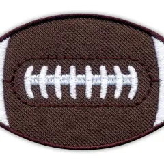 Naszywka z brązowej tkaniny w kształcie american football ball, z białymi szwami.
