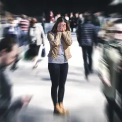 Fobia społeczna: Samodzielne techniki, by przełamać lęk i odzyskać życie