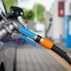 Tankowanie auta na gaz. Dowiadujesz się, ile pali auto na gaz, tankując na stacji.
