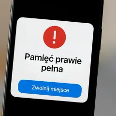 Komunikat na ekranie telefonu: "Pamięć prawie pełna". Czas zwolnić miejsce, by móc dalej robić zdjęcia i nagrywać filmy.