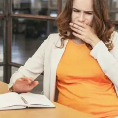 Skuteczne sposoby na to, jak pozbyć się zgagi w ciąży