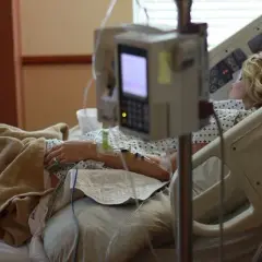 Czy ludzie w śpiączce słyszą? Niezwykłe fakty o ich świadomości