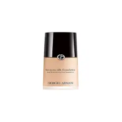 En flaska Giorgio Armani Luminous Silk Foundation i en ljus nyans.