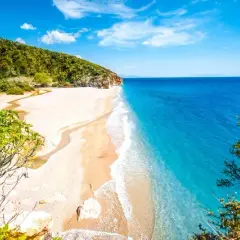 Najlepsze atrakcje w Golem Albania: plaże, przygody i więcej