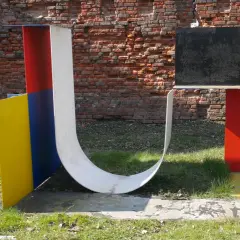 Rzeźba Katarzyny Kobro: Innowacyjne dzieła, które zmieniają przestrzeń