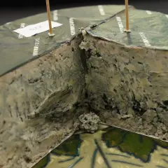 Queso Cabrales, un tesoro azul con vetas oscuras, envuelto en papel verde. Podría ser el queso mas caro del mundo.