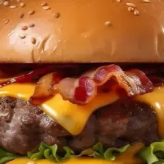 Jak usmażyć burgera na patelni, aby był soczysty i idealny?