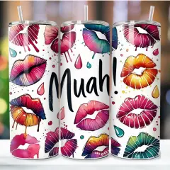 Kolorowe usta i napis "Muah!" na kubkach. Idealne na wysłanie buziaków po polsku.