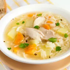 Przesolona zupa? 7 sposobów, by uratować obiad!
