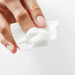 Czym zmyć korektor z plastiku? Skuteczne i bezpieczne metody!