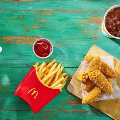 McWrap wege z McDonald's, frytki i napój. Zastanawiasz się nad wege wrap mcdonald kcal?