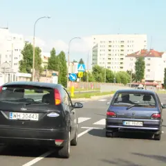 Uważaj na przejście dla pieszych! Wyprzedzanie na pasach grozi wysokim mandatem.
