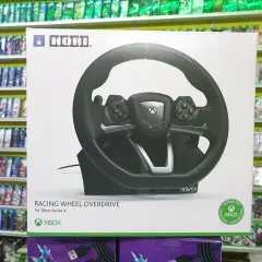 Kierownica Hori Racing Wheel Overdrive dla Xbox Series S, gotowa na wyścigi.