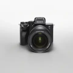Profesjonalny aparat Sony a7 S3 z obiektywem FE 2.8/16-35 GM.