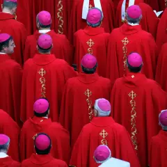 Ile zarabia biskup w Polsce? Prawda o dochodach i źródłach wynagrodzeń duchownych