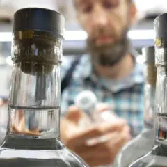 Czy wódka ma datę ważności? Sprawdź, czy może się zepsuć
