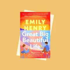Boktips 2026: Omslaget till Emily Henrys "Great Big Beautiful Life" med två unga författare som inspireras.