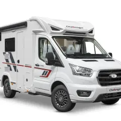 Camping car profilé compact blanc Challenger S194, idéal pour vos escapades.