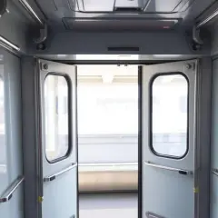 Jak otworzyć drzwi w pociągu Intercity bez problemów i stresu