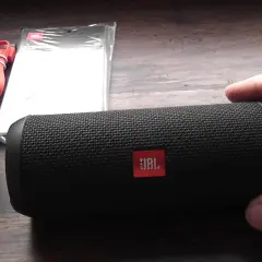 Jak połączyć się z głośnikiem JBL - proste kroki i porady