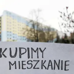 Kupimy mieszkanie. Zastanawiasz się, ile kosztowało mieszkanie w latach 80.? Zobacz, jak wyglądały bloki i co wtedy było ważne.
