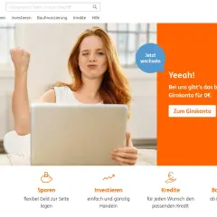 Junge Frau jubelt vor Laptop. ING wirbt mit "Yeeah! Online-Girokonto für 0€". Gute ING Diba Erfahrungen sind hier möglich.