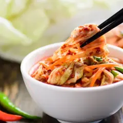Ile kalorii ma kimchi? Odkryj jego moc w odchudzaniu!