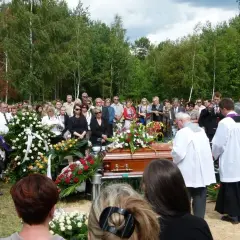 Jak sprawdzić datę pogrzebu w Tomaszowie Mazowieckim i uniknąć niepewności
