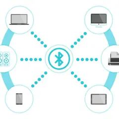 Diagrama comparativo de **Zigbee vs Bluetooth**: un portátil, altavoces, móvil, tablet, ordenador y impresora conectados a un símbolo central de Bluetooth.