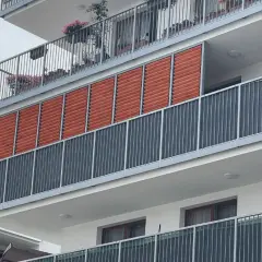 Czy można dobudować balkon w bloku? Poznaj kluczowe przepisy i koszty