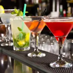 Ile kalorii ma drink? Zaskakujące fakty o kaloryczności koktajli