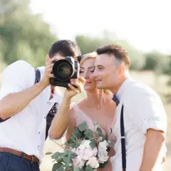 Ile kosztuje fotograf na wesele? Poznaj ceny i ważne czynniki